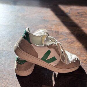 VEJA V-10 Suede Emerald Size 48 EU, Size 13